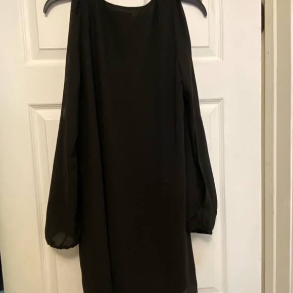 Tobi Dress - Picture 2 of 4